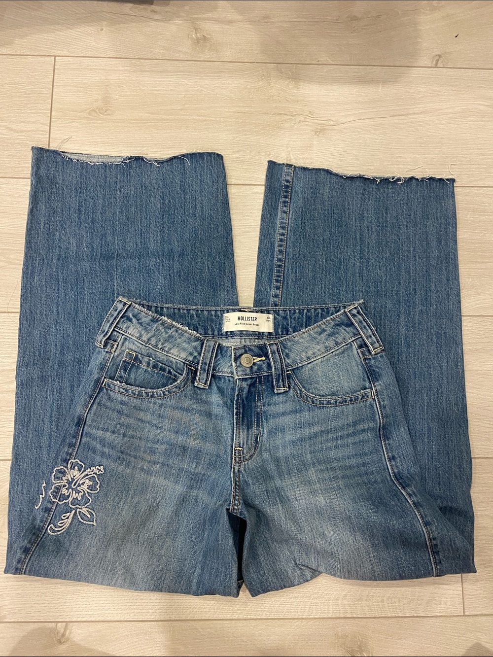 lowrise embroidered baggy hollister jeans